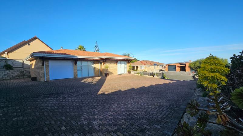 6 Bedroom Property for Sale in Dana Bay Western Cape